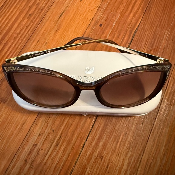 Brand New Swarovski Elegant Brown Crystallized Sunglasses main image 2